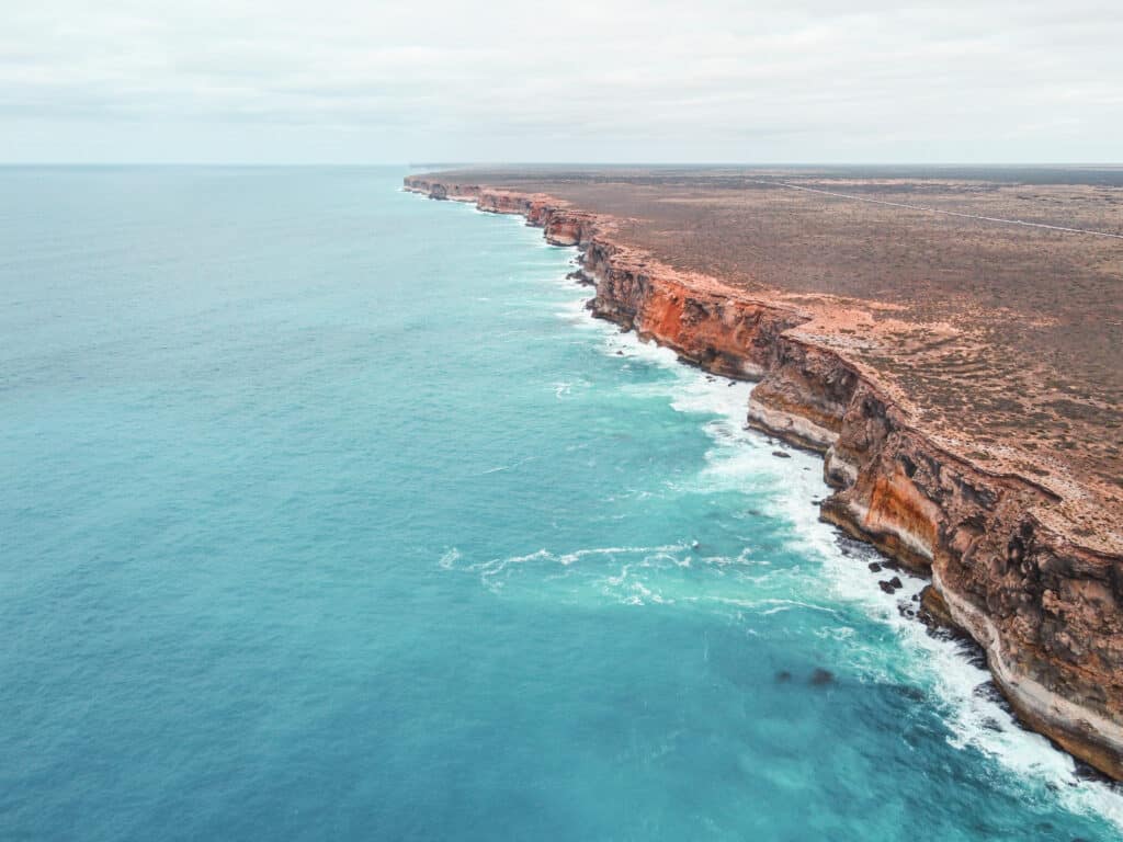 Bunda Cliffs stretches for over 200,000 kms and in this picture you can see how it is long!